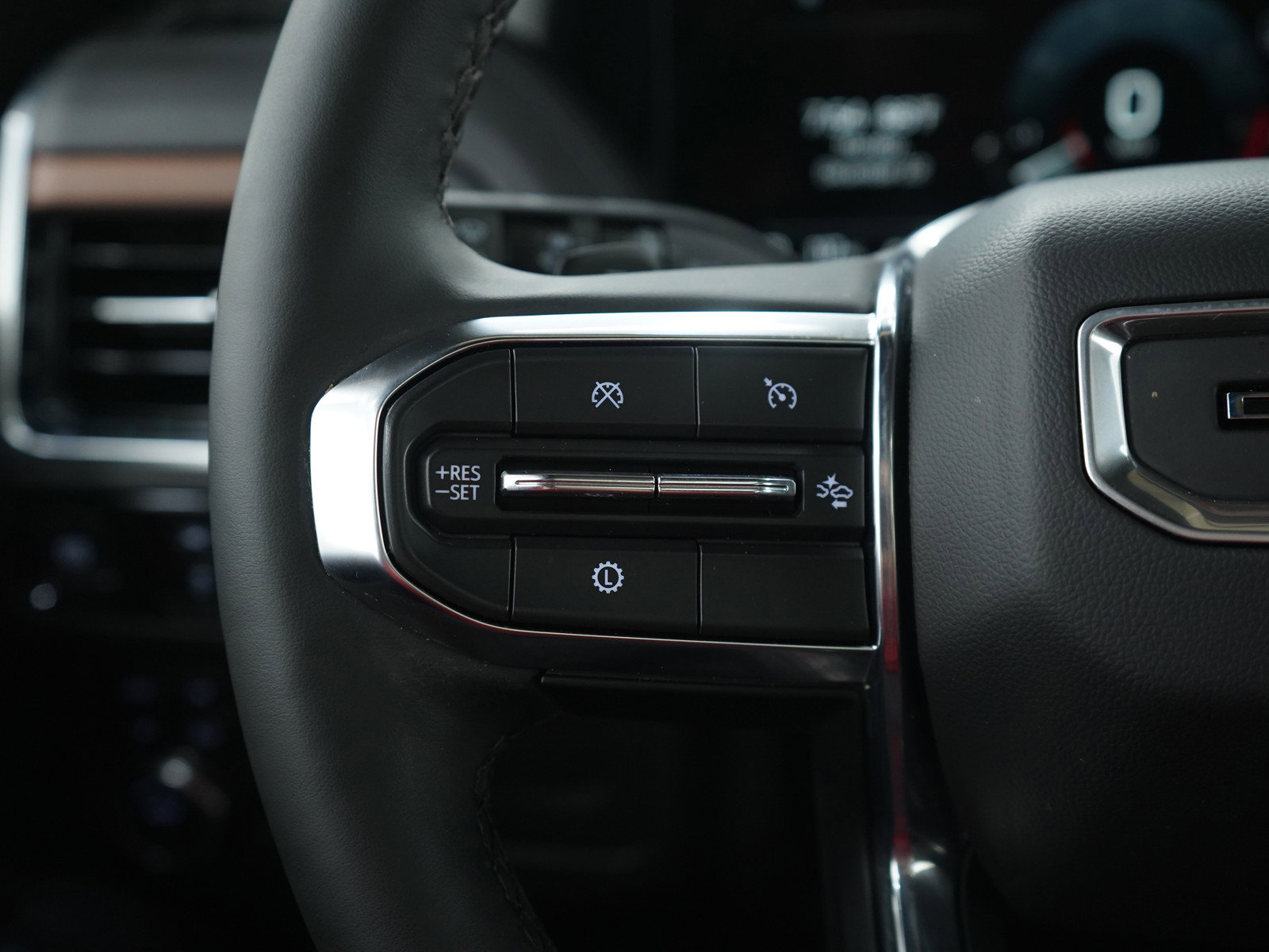 Used 2025 GMC Yukon Denali w/ Sun & Power Step Package image 29