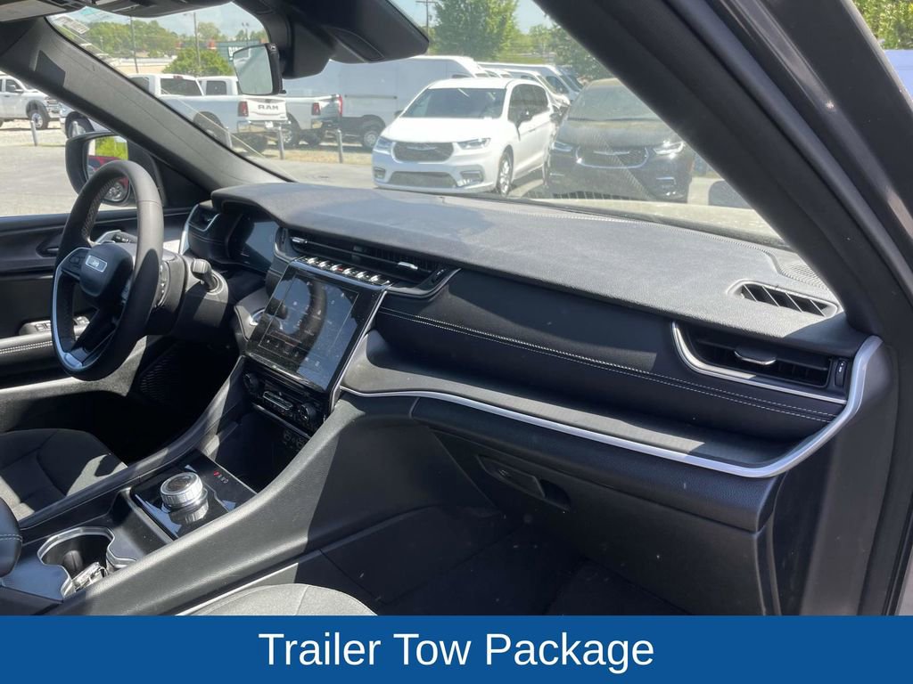 Certified 2025 Jeep Grand Cherokee Laredo w/ Trailer Tow Package image 15