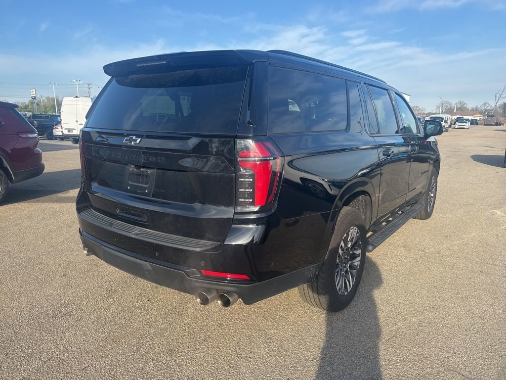 Used 2025 Chevrolet Suburban Z71 image 3