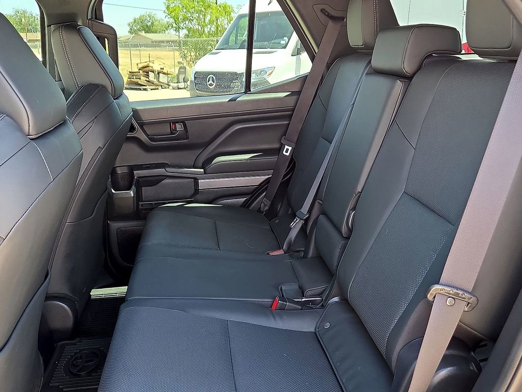 Used 2025 Toyota 4Runner TRD Off-Road Premium AWD/4WD image 12