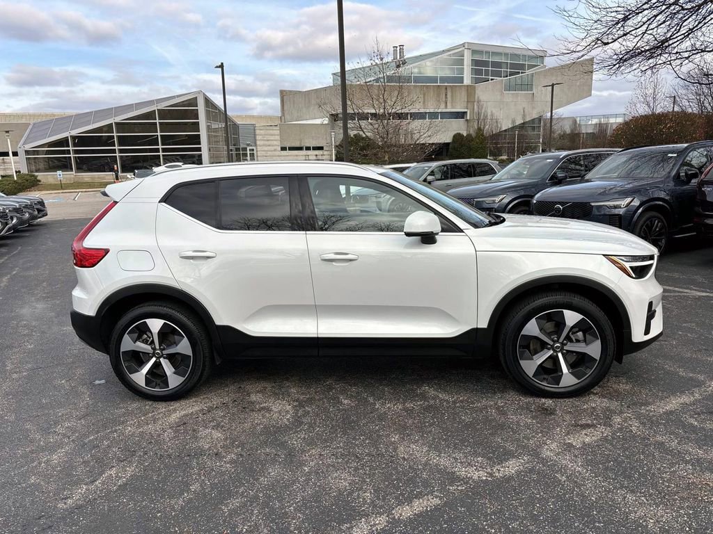 Used 2025 Volvo XC40 B5 Core w/ Protection Package Premier image 8