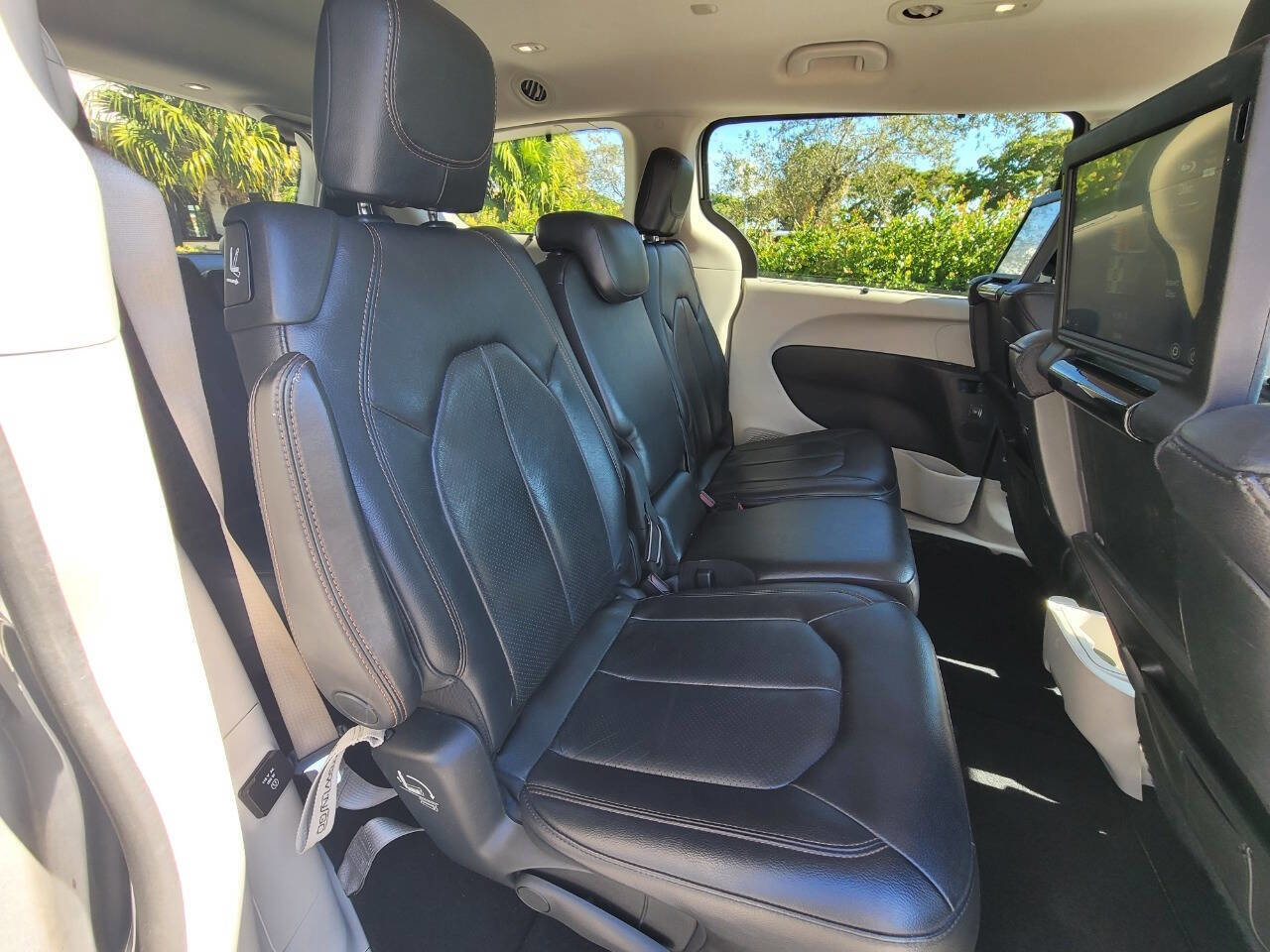 Used 2018 Chrysler Pacifica Touring-L Plus w/ Advanced Safetytec Group image 15