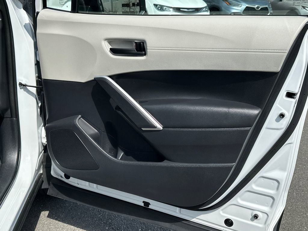 Used 2024 Toyota Corolla Cross L image 11
