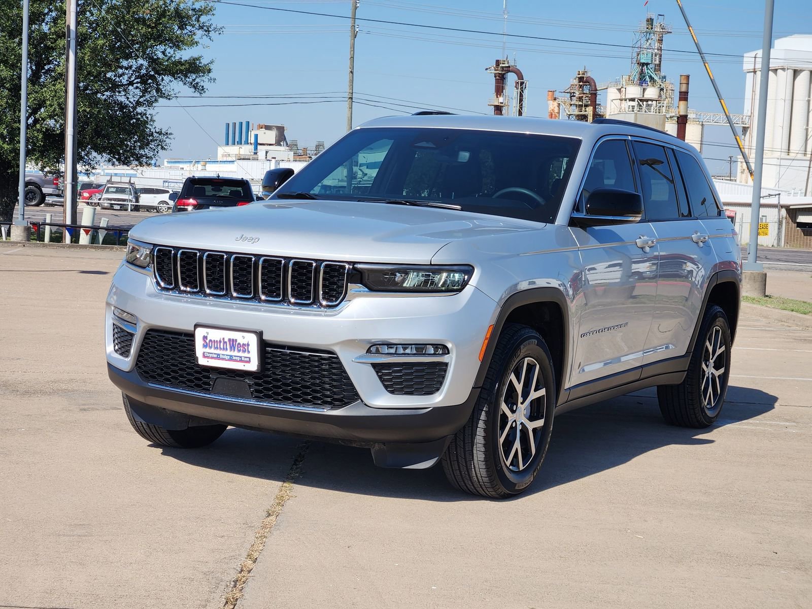 Used 2025 Jeep Grand Cherokee Limited image 2
