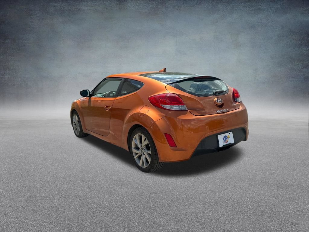 Used 2016 Hyundai Veloster FWD image 3