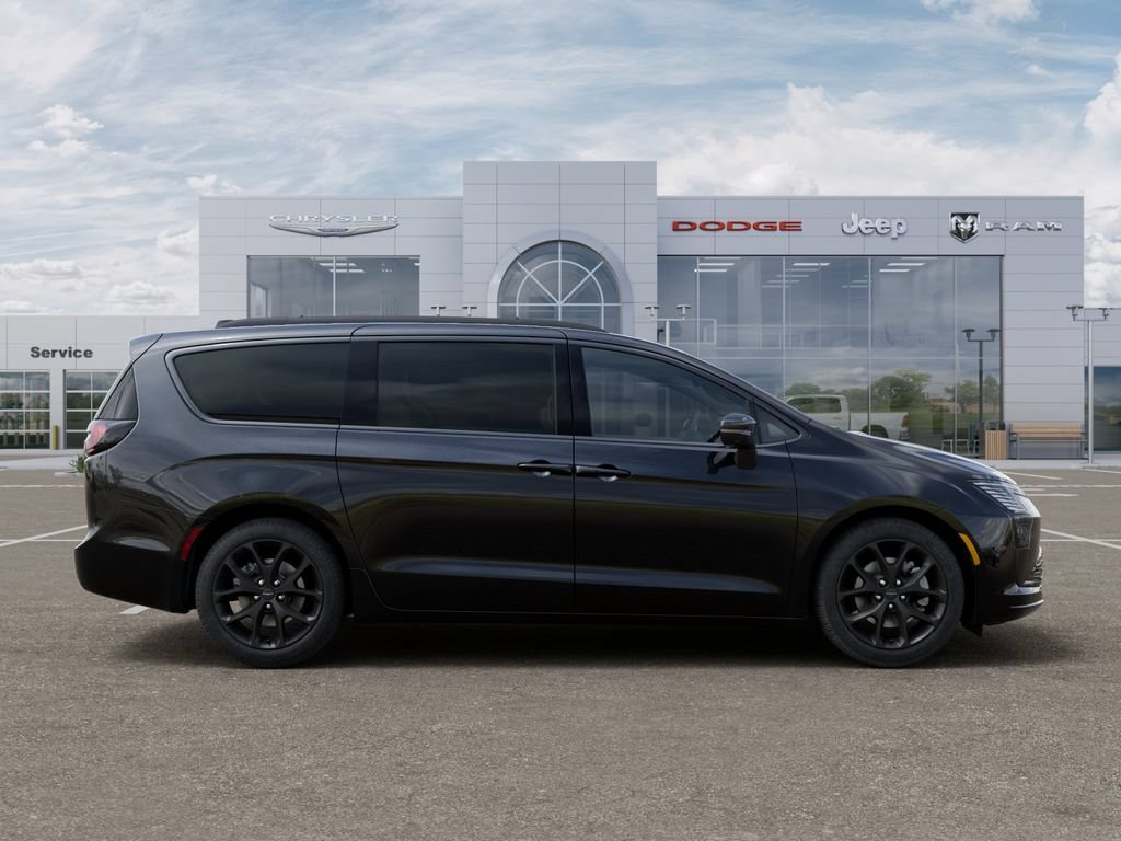 New 2027 Chrysler Pacifica Limited w/ S Appearance Package AWD/4WD image 24