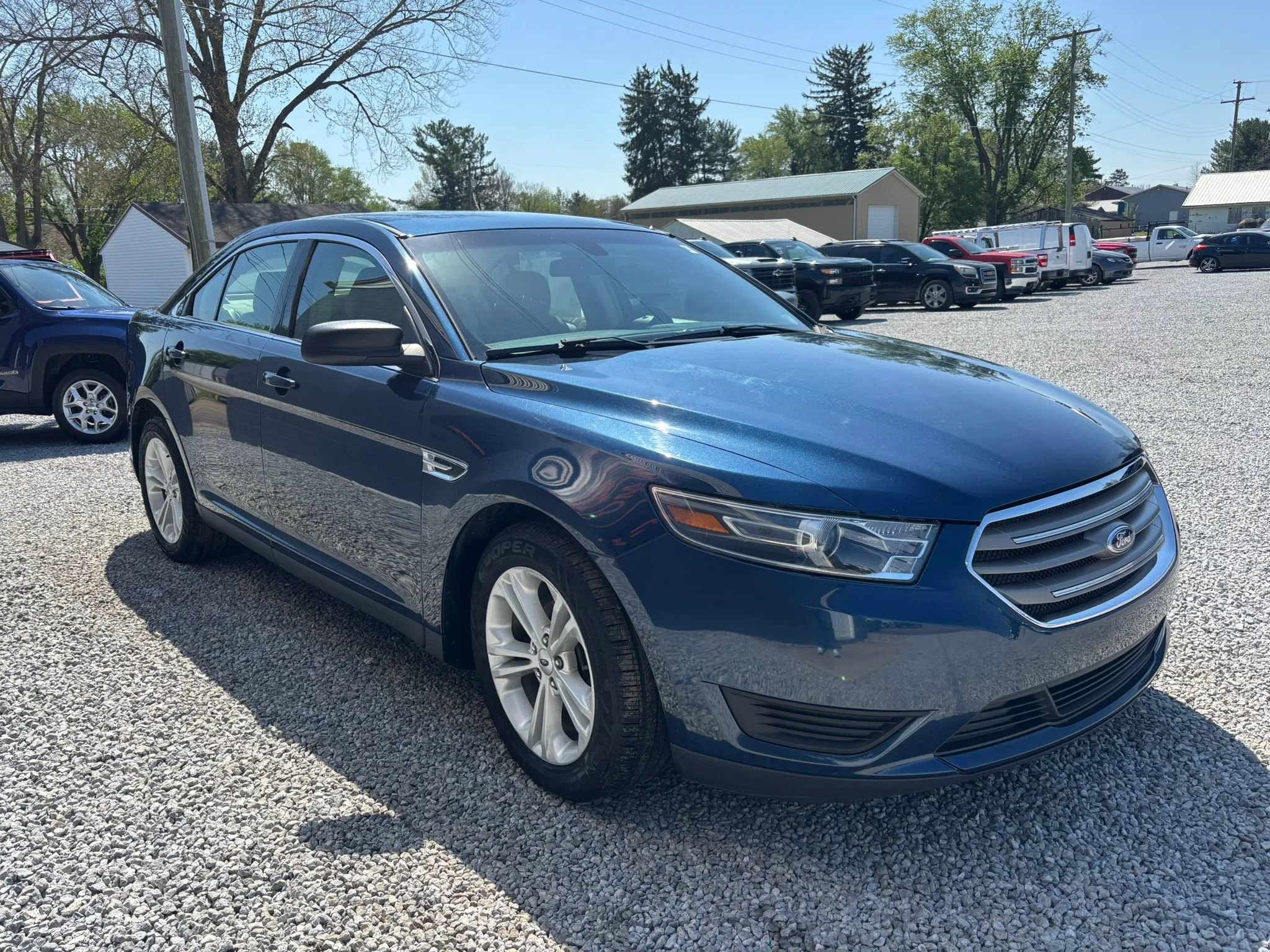 Used 2016 Ford Taurus SE FWD image 9