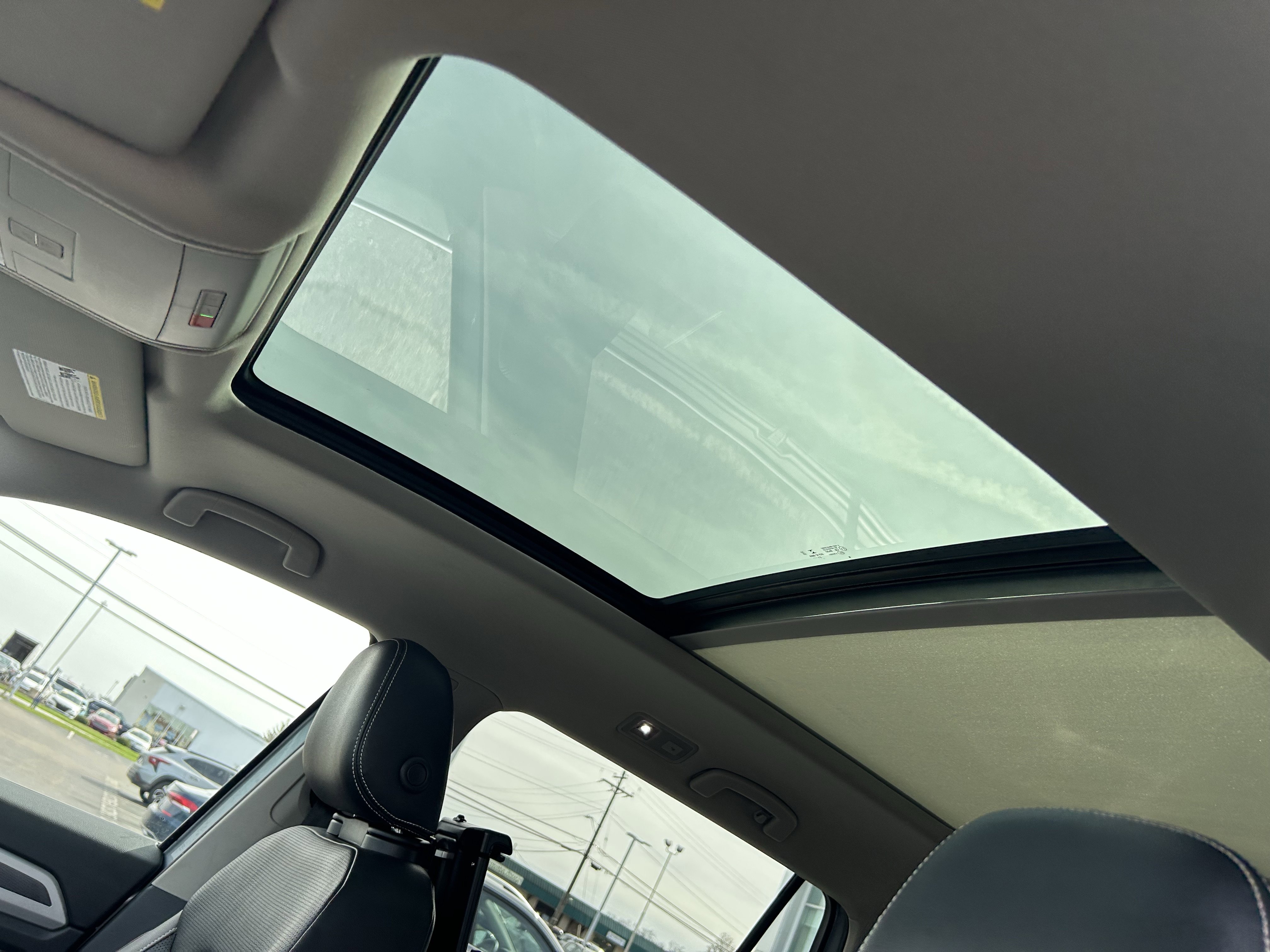 Certified 2022 Volkswagen Atlas SEL Premium image 23