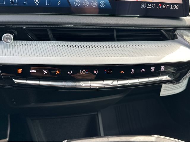 Used 2025 Cadillac Optiq Luxury 1 image 20