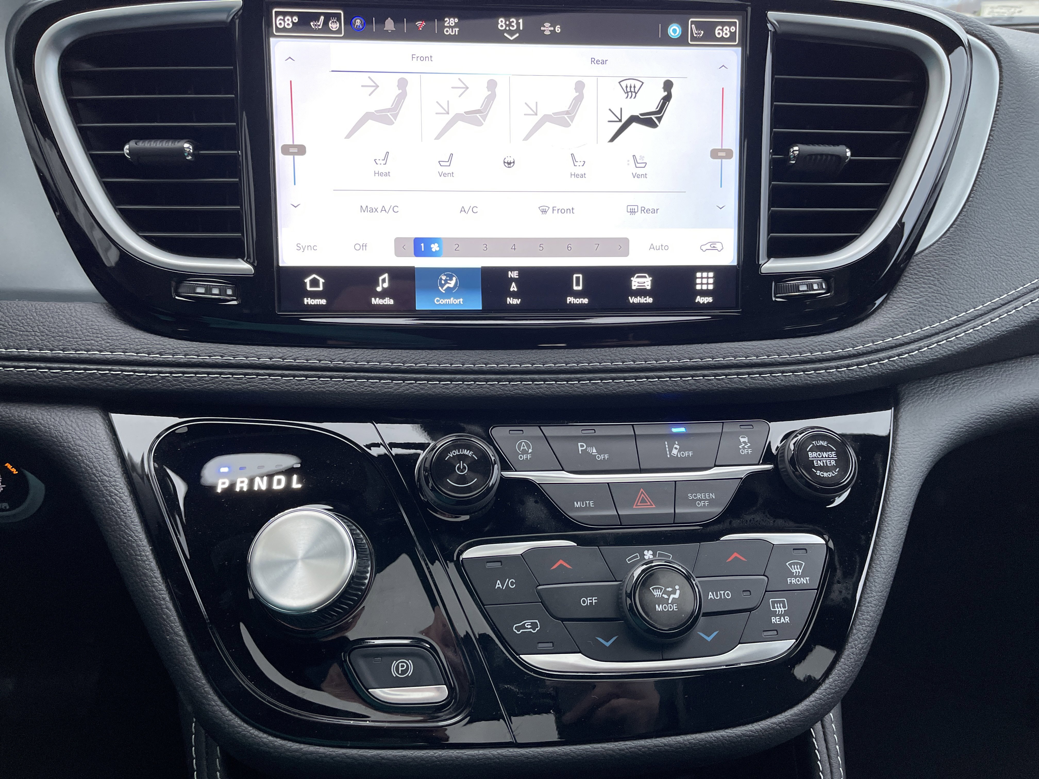 New 2026 Chrysler Pacifica Limited w/ Trailer Tow Group image 27