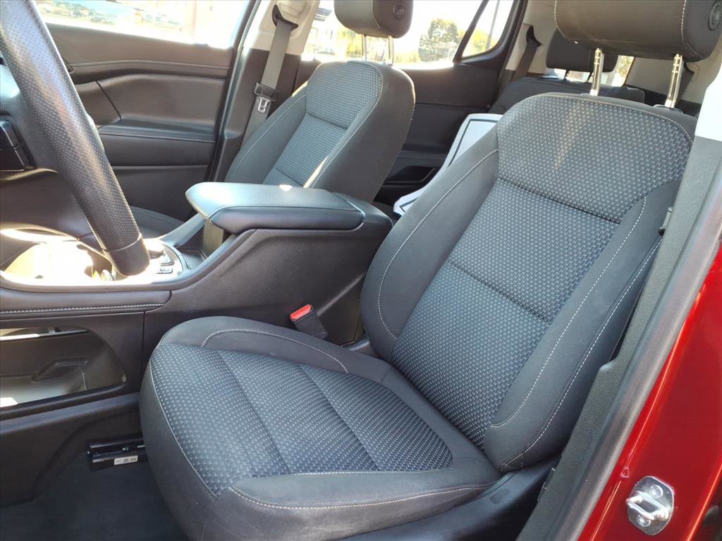 Used 2023 GMC Acadia SLE w/ Driver Convenience Package image 11