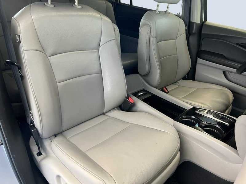 Used 2017 Honda Pilot Touring image 16