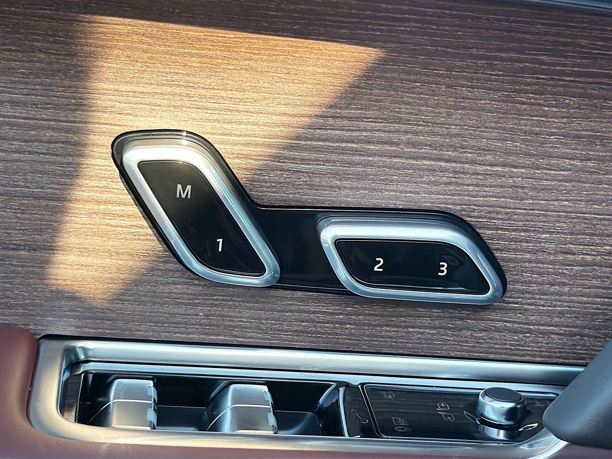 New 2026 Land Rover Range Rover Long Wheelbase Autobiography image 26