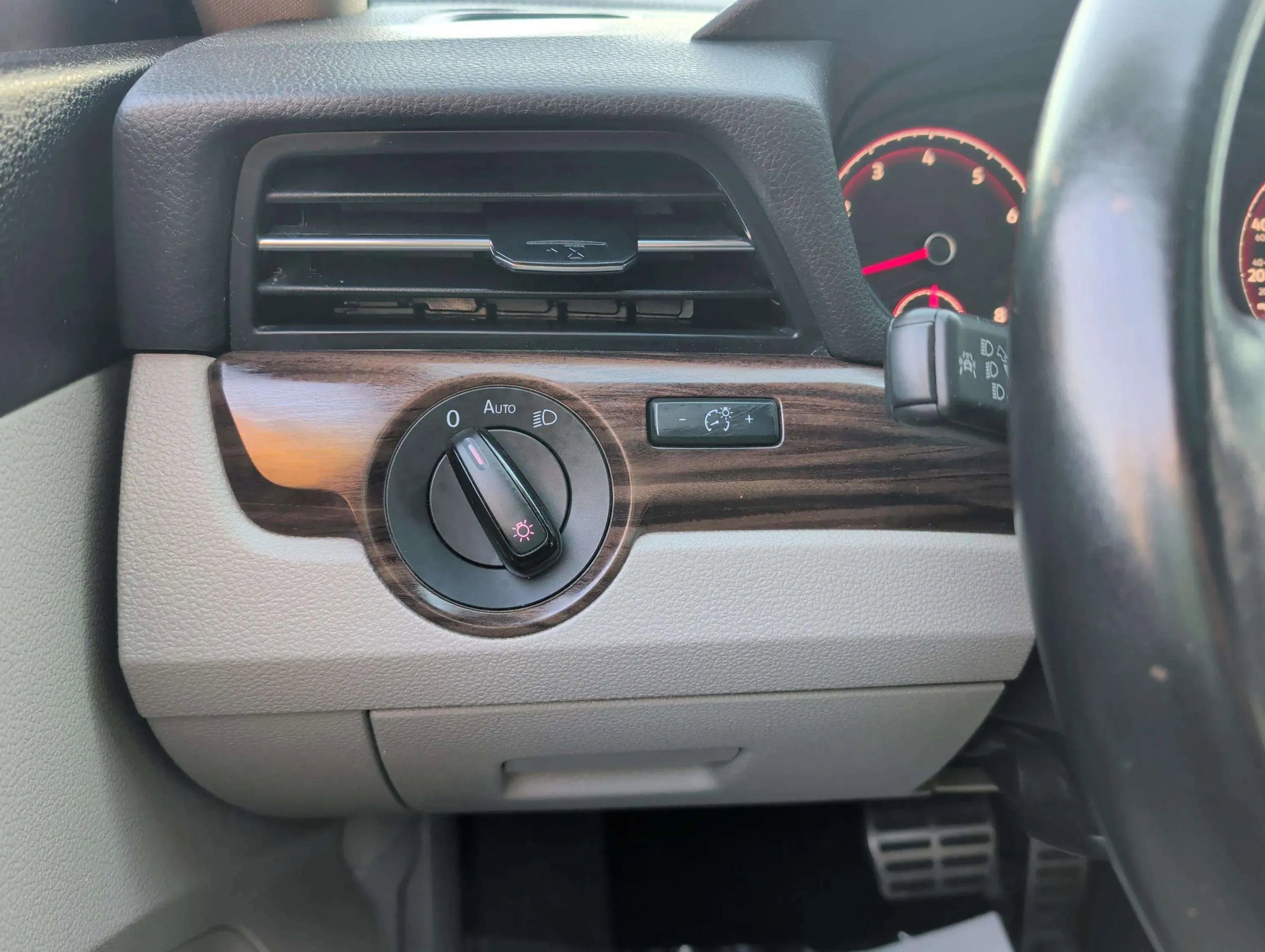 Used 2020 Volkswagen Passat 2.0T SEL image 24