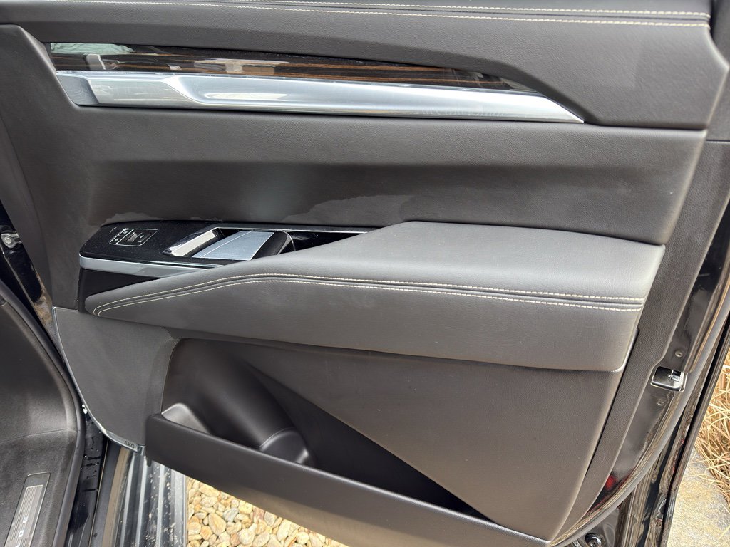 Used 2025 Cadillac Escalade Premium Luxury image 36