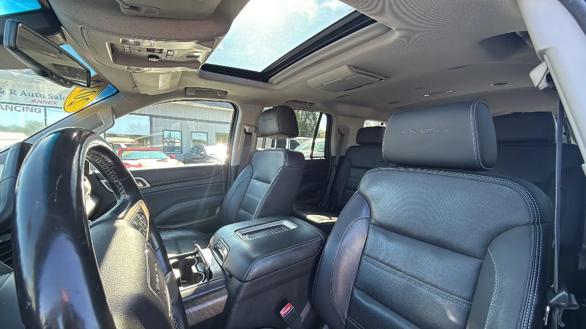 Used 2018 GMC Yukon Denali AWD/4WD image 10