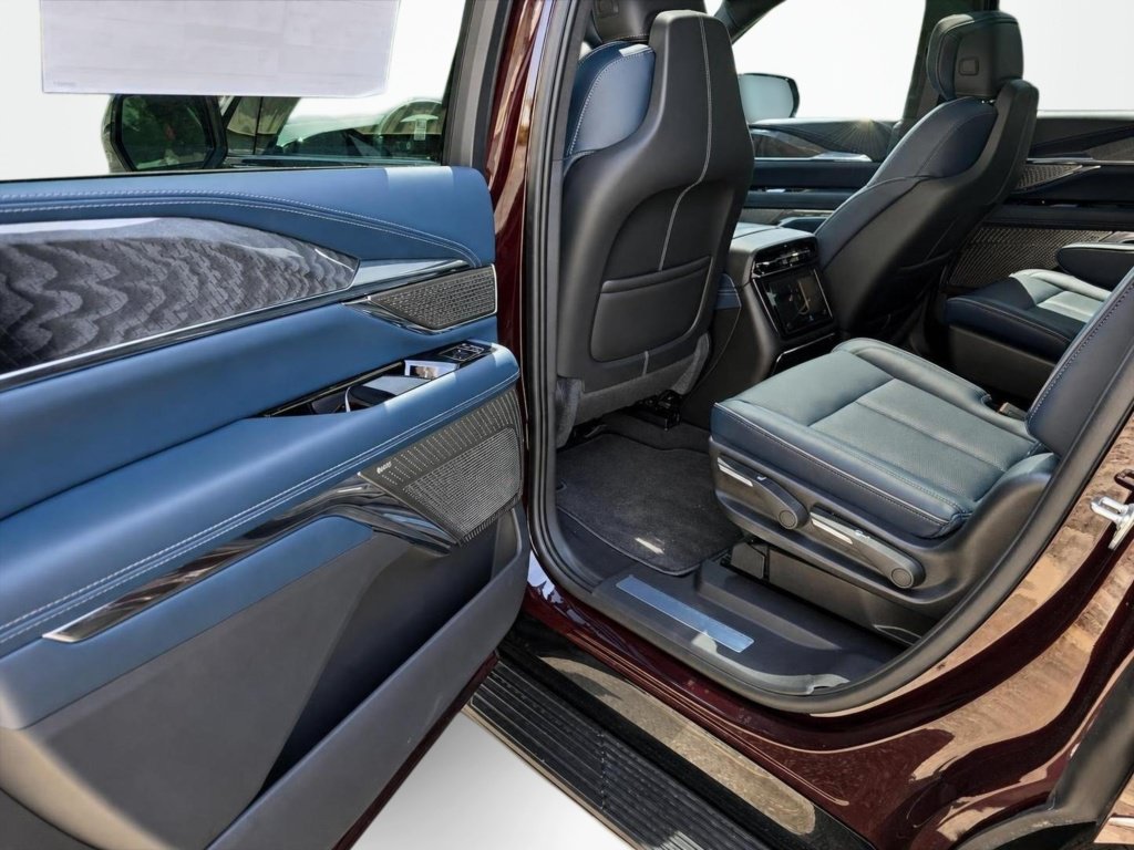 New 2025 Cadillac Escalade IQ Luxury 2 AWD/4WD image 18