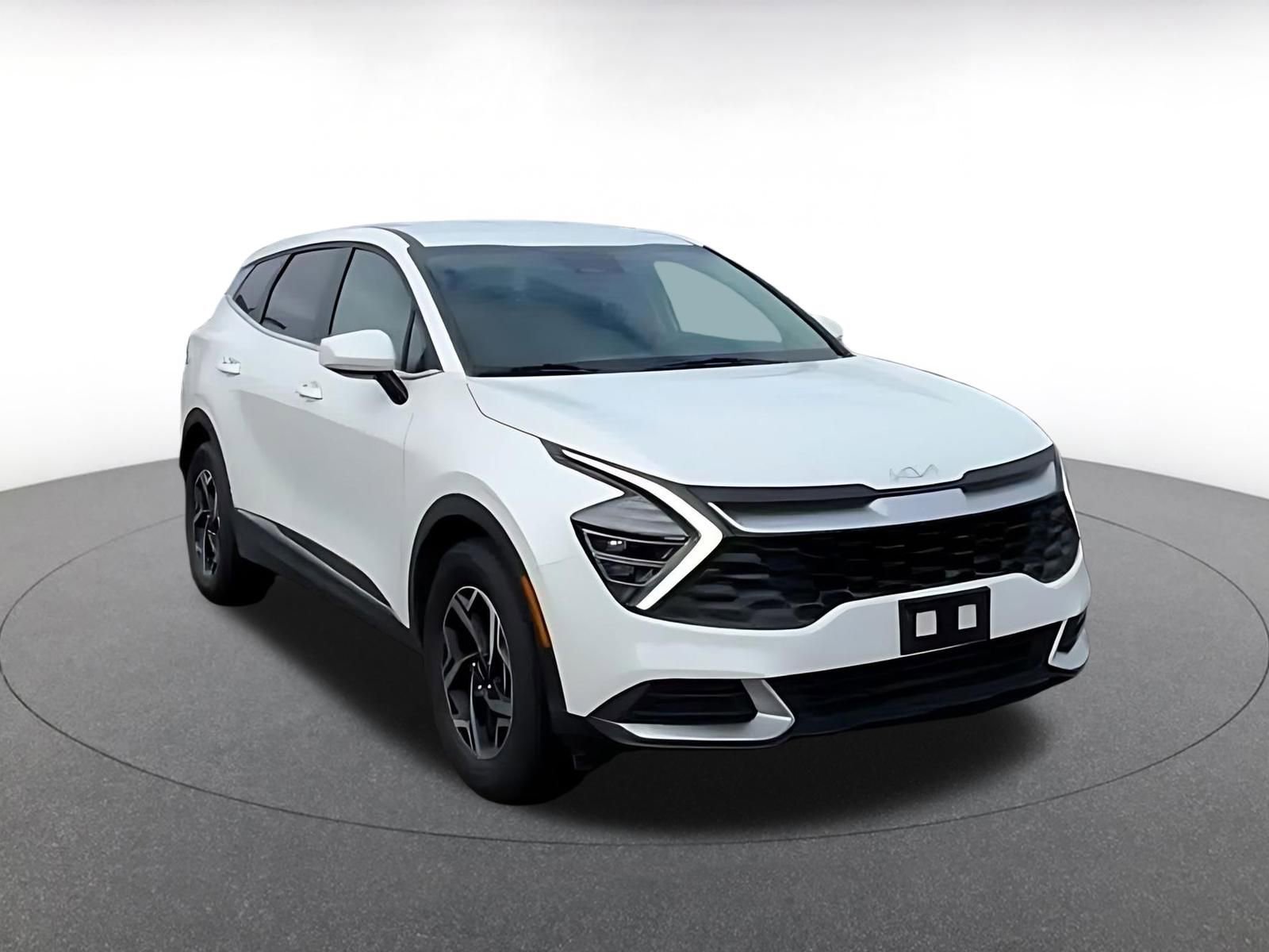 Used 2024 Kia Sportage LX image 2