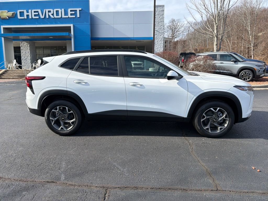 New 2025 Chevrolet Trax LT w/ LT Convenience Package image 2