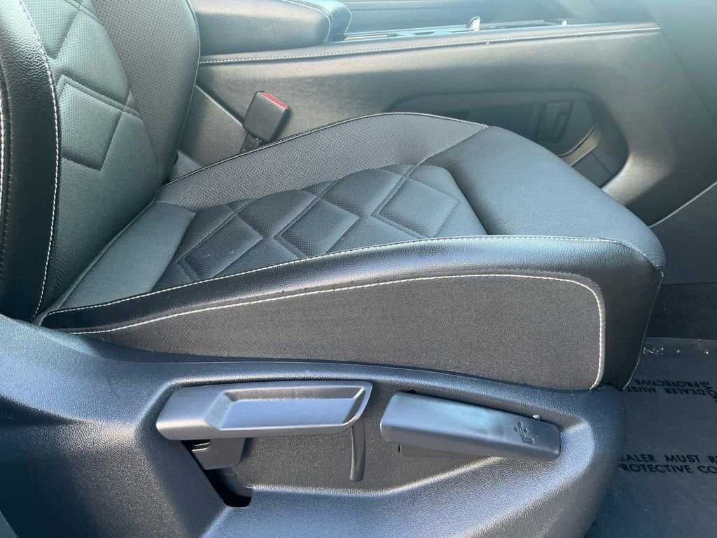 Used 2025 Volkswagen Atlas SE image 17