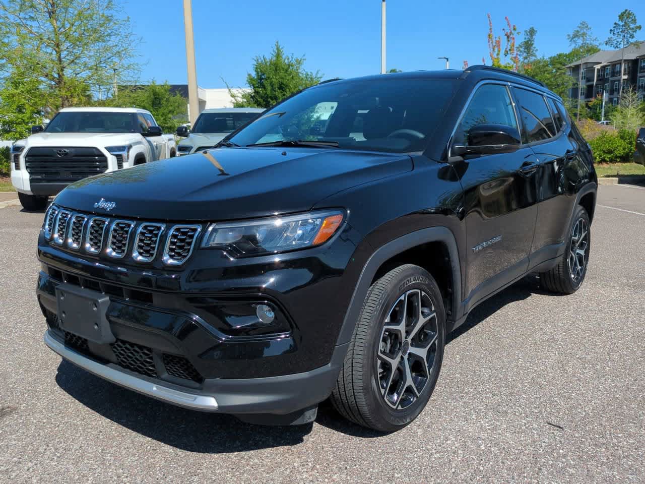 Used 2025 Jeep Compass Limited AWD/4WD image 2