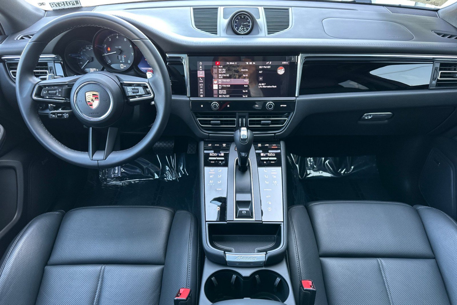 Used 2026 Porsche Macan AWD/4WD image 6