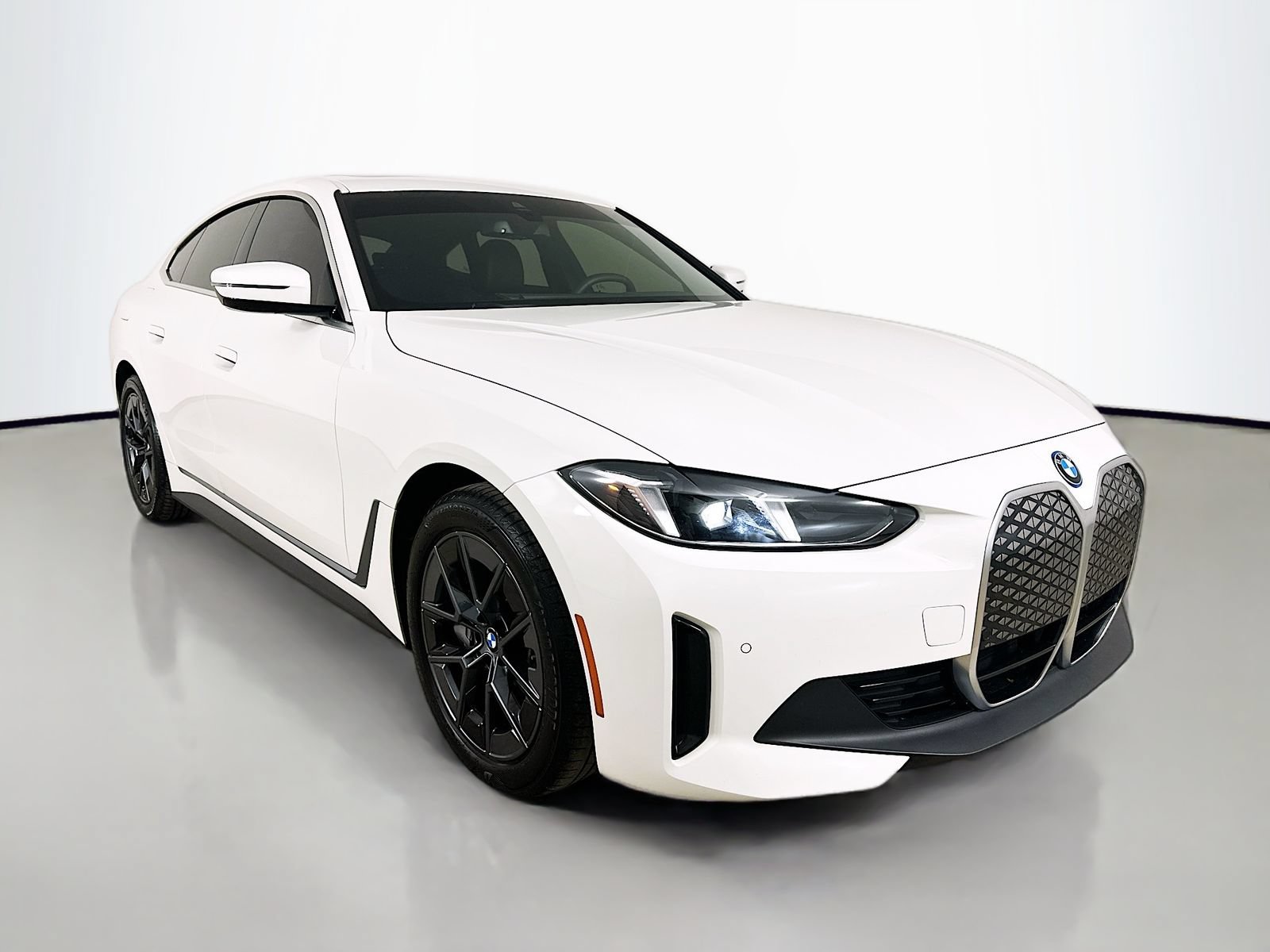 Used 2025 BMW i4 eDrive40 RWD image 3