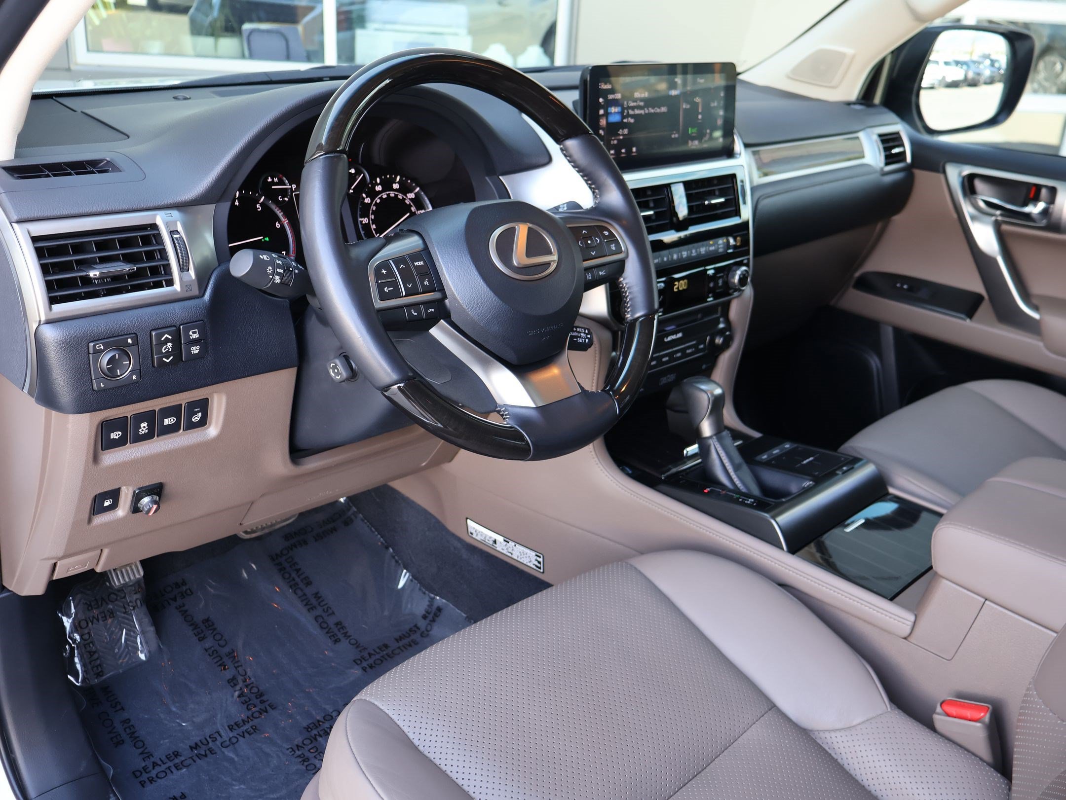 Used 2023 Lexus GX 460 Luxury w/ Sport Design Package AWD/4WD image 15