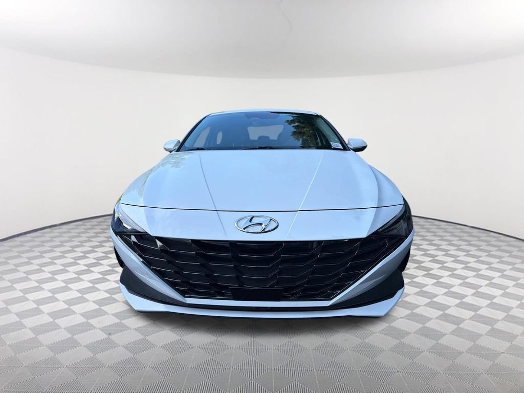 Used 2023 Hyundai Elantra Limited FWD image 2