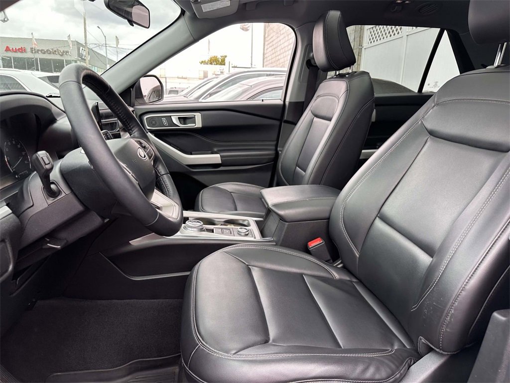 Used 2022 Ford Explorer XLT w/ Equipment Group 202A image 12