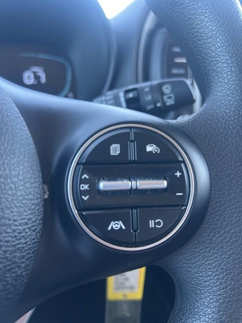 Used 2025 Kia Soul LX w/ LX Technology Package FWD image 14