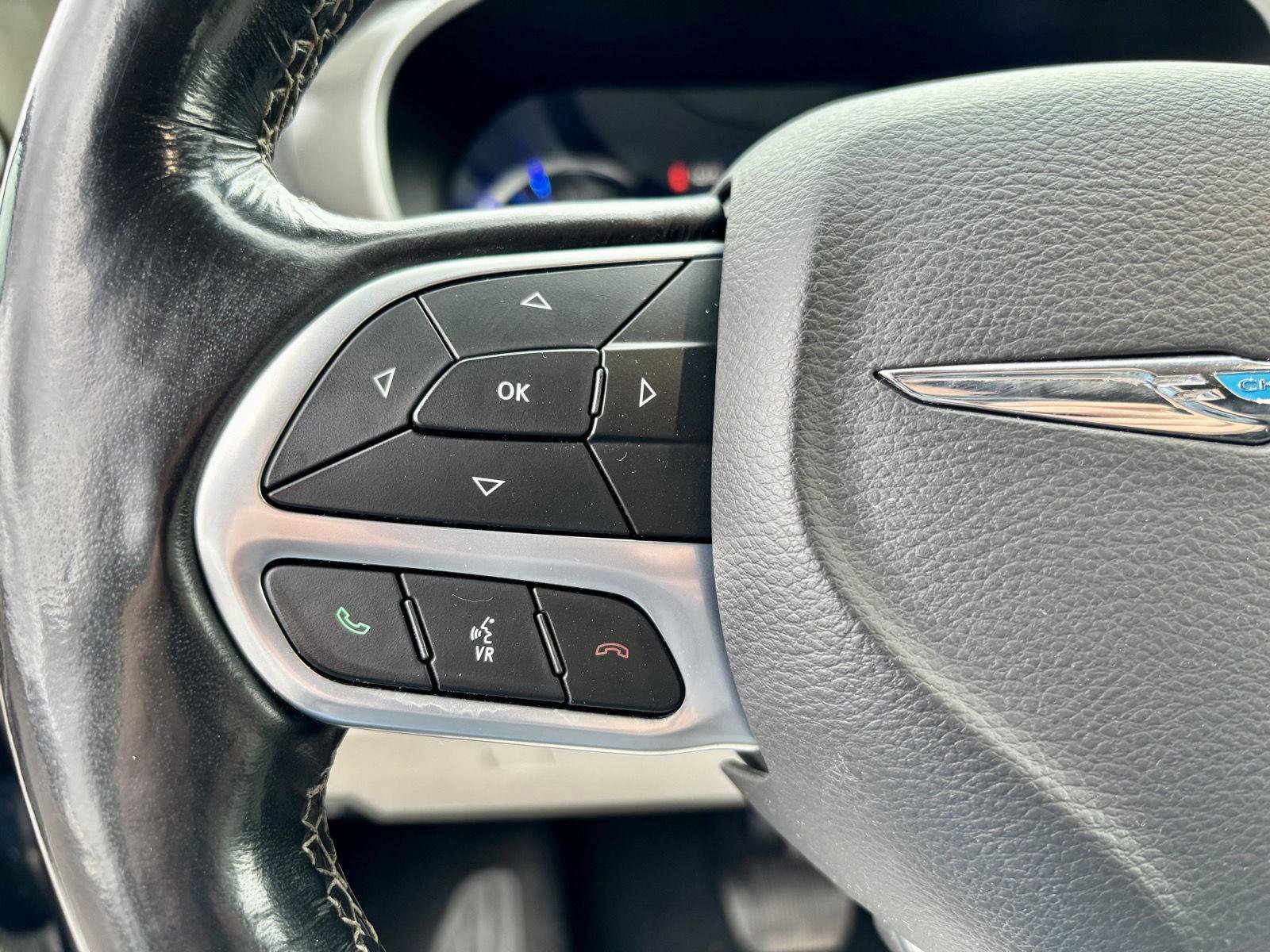 Used 2021 Chrysler Pacifica Touring-L image 26