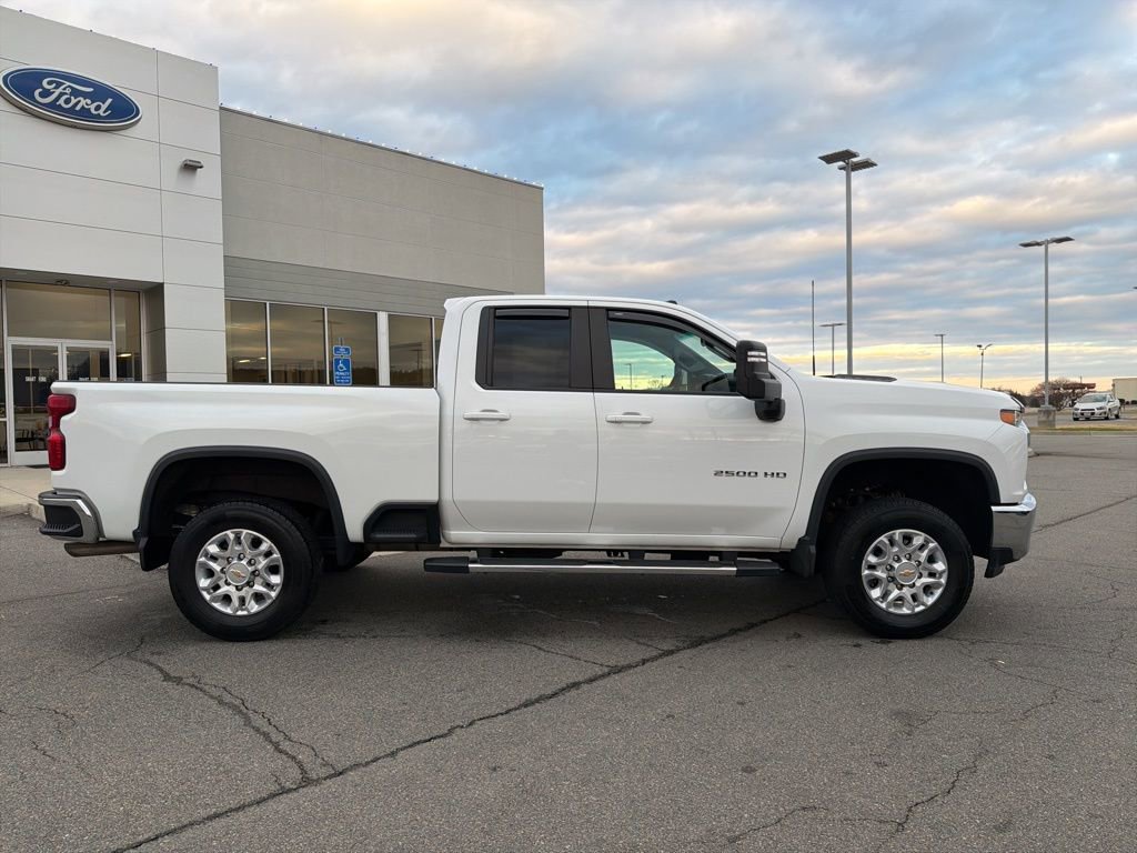 Used 2022 Chevrolet Silverado 2500 LT w/ Convenience Package image 2