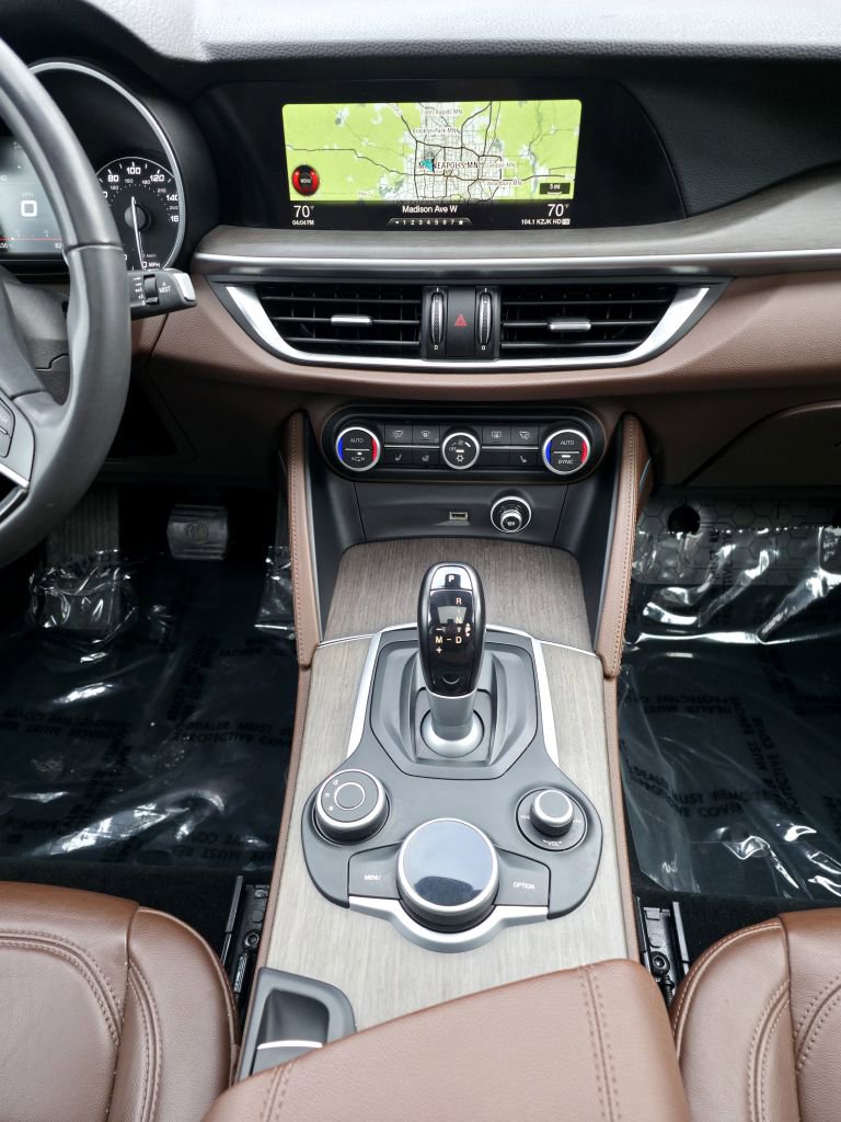 Used 2018 Alfa Romeo Stelvio Ti image 14
