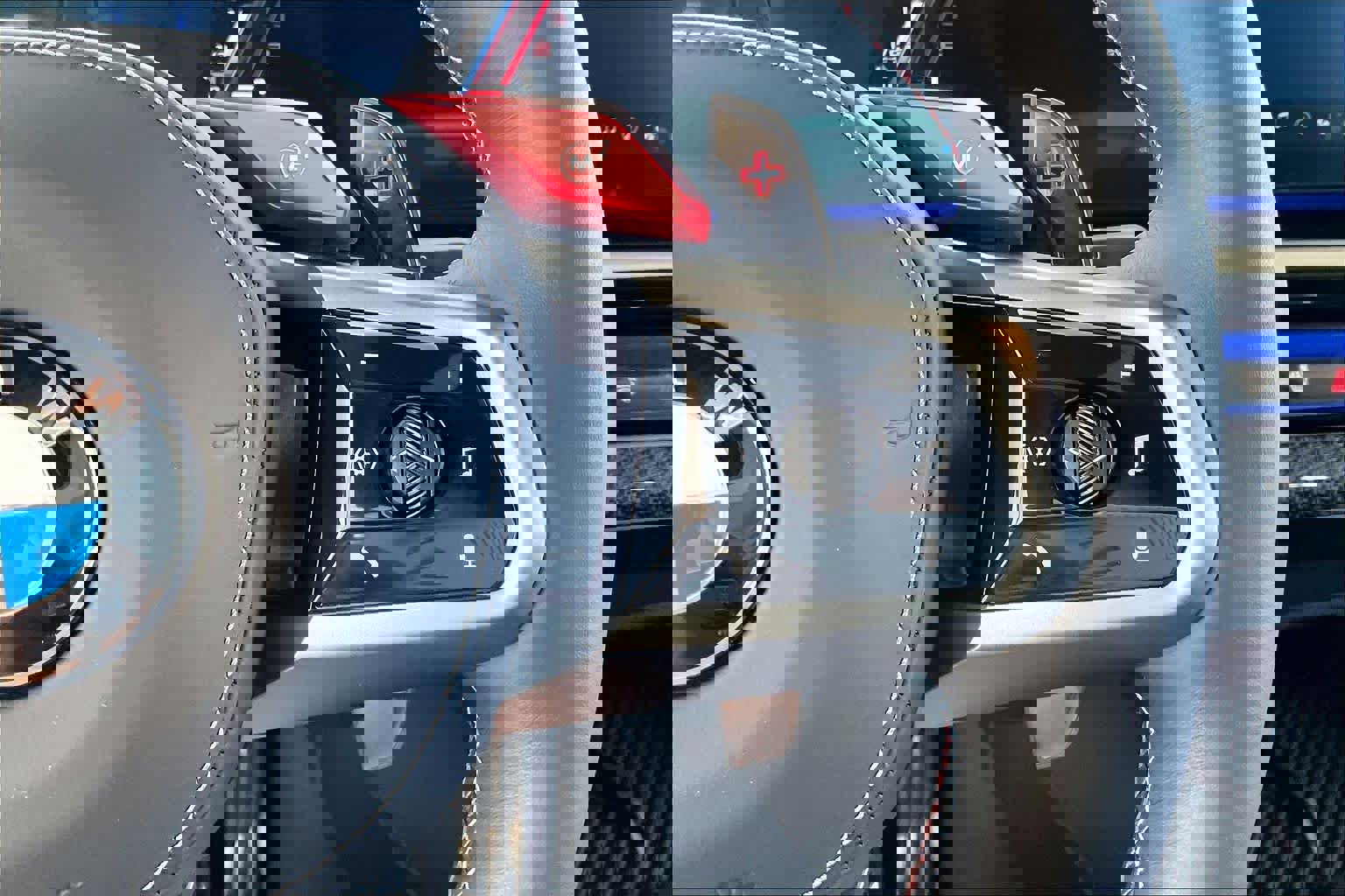 Used 2025 BMW M5 w/ Carbon Package image 25