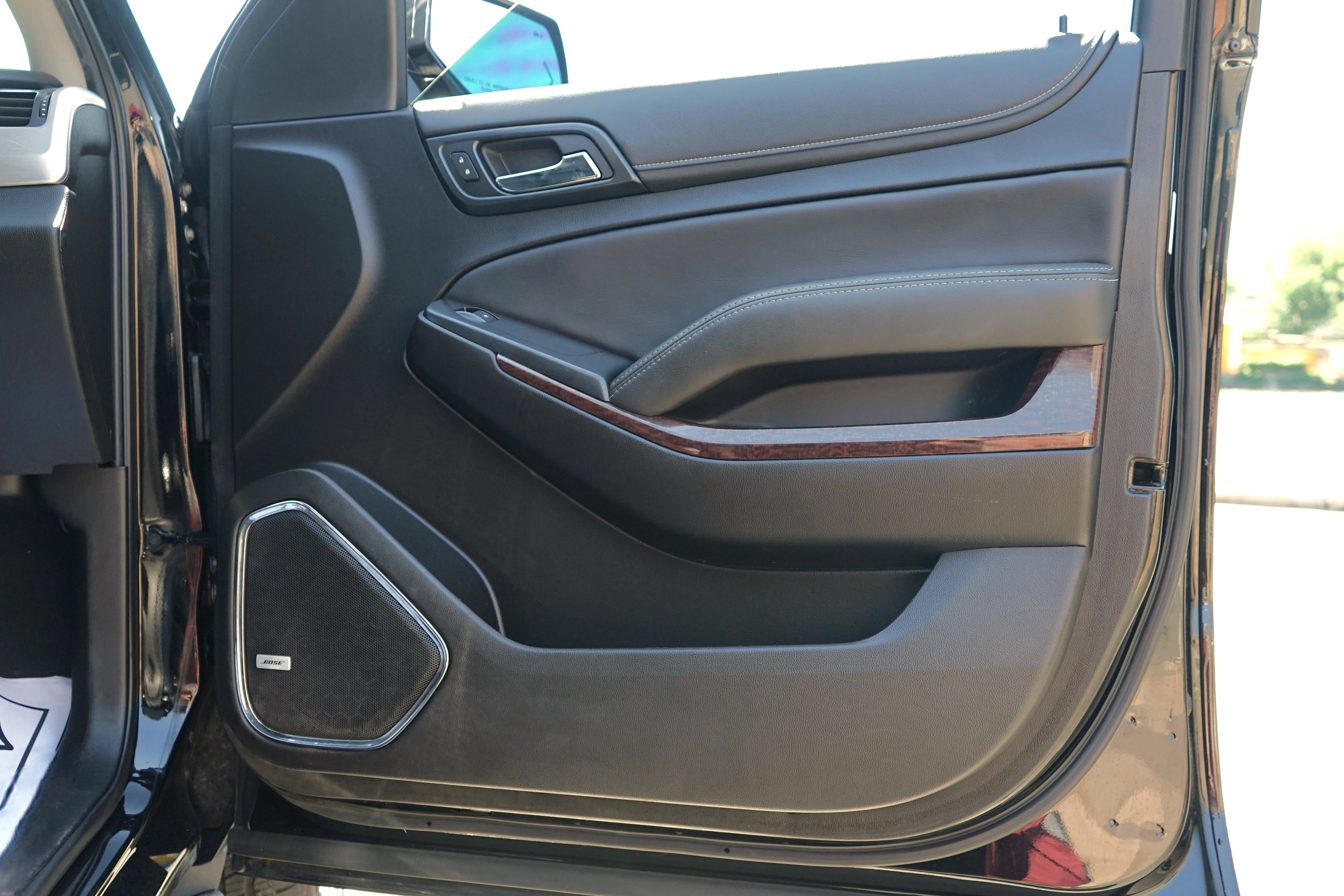 Used 2019 GMC Yukon SLT w/ Open Road Package AWD/4WD image 30