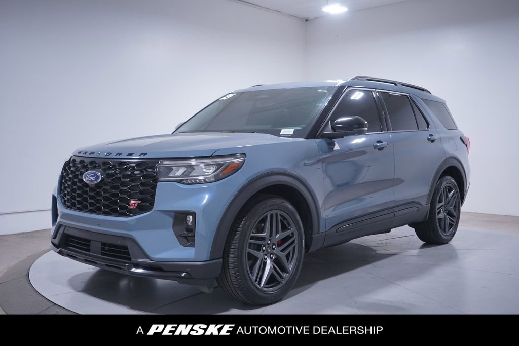 Used 2025 Ford Explorer ST image 1