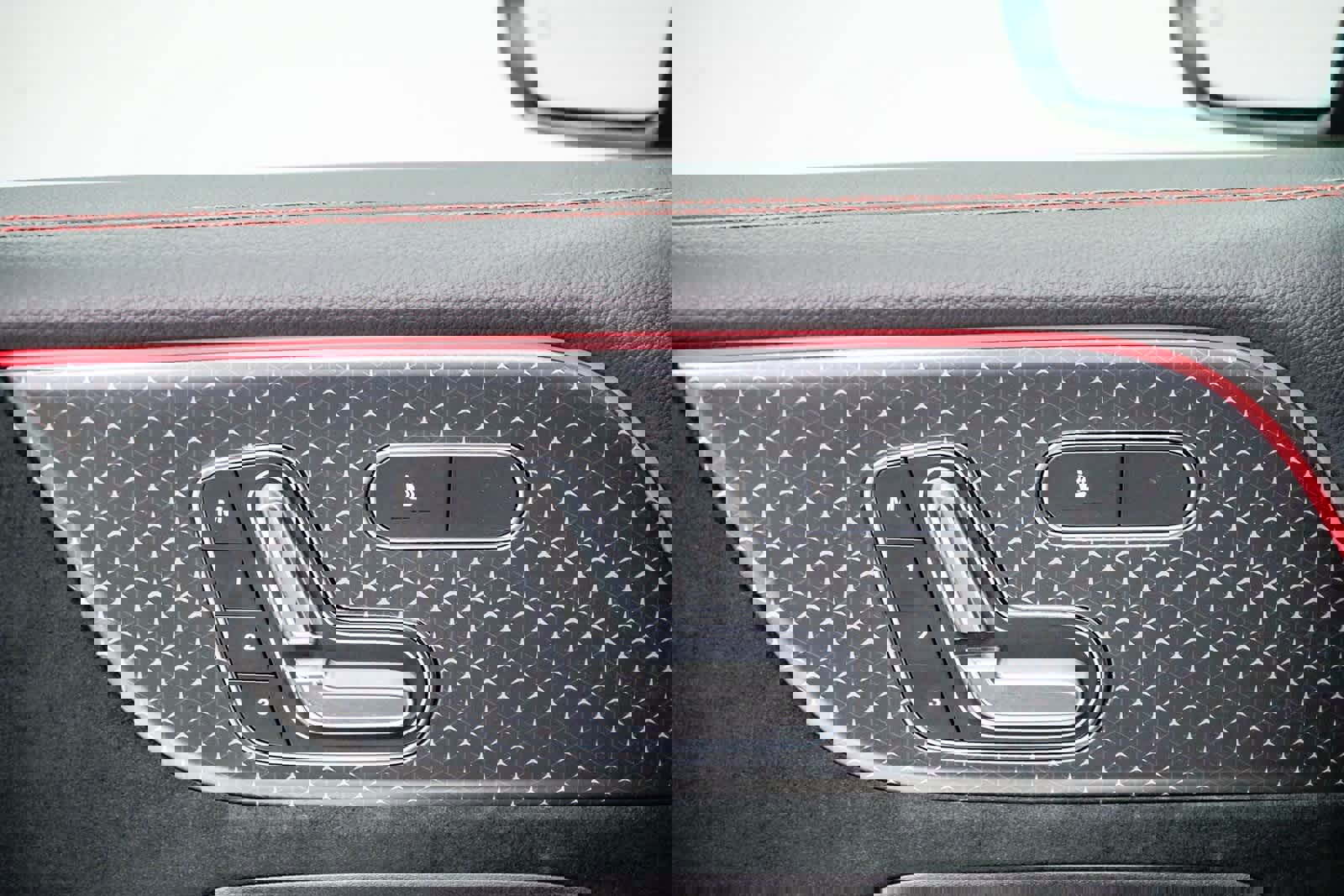 Used 2025 Mercedes-Benz GLB 250 image 19