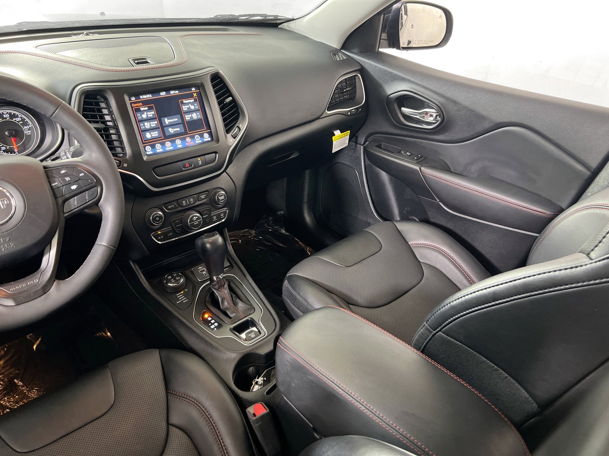 Used 2022 Jeep Cherokee Trailhawk w/ Premium Leather Package AWD/4WD image 22