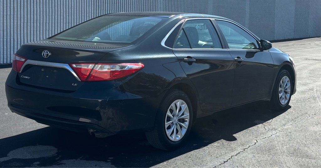 Used 2015 Toyota Camry LE image 4