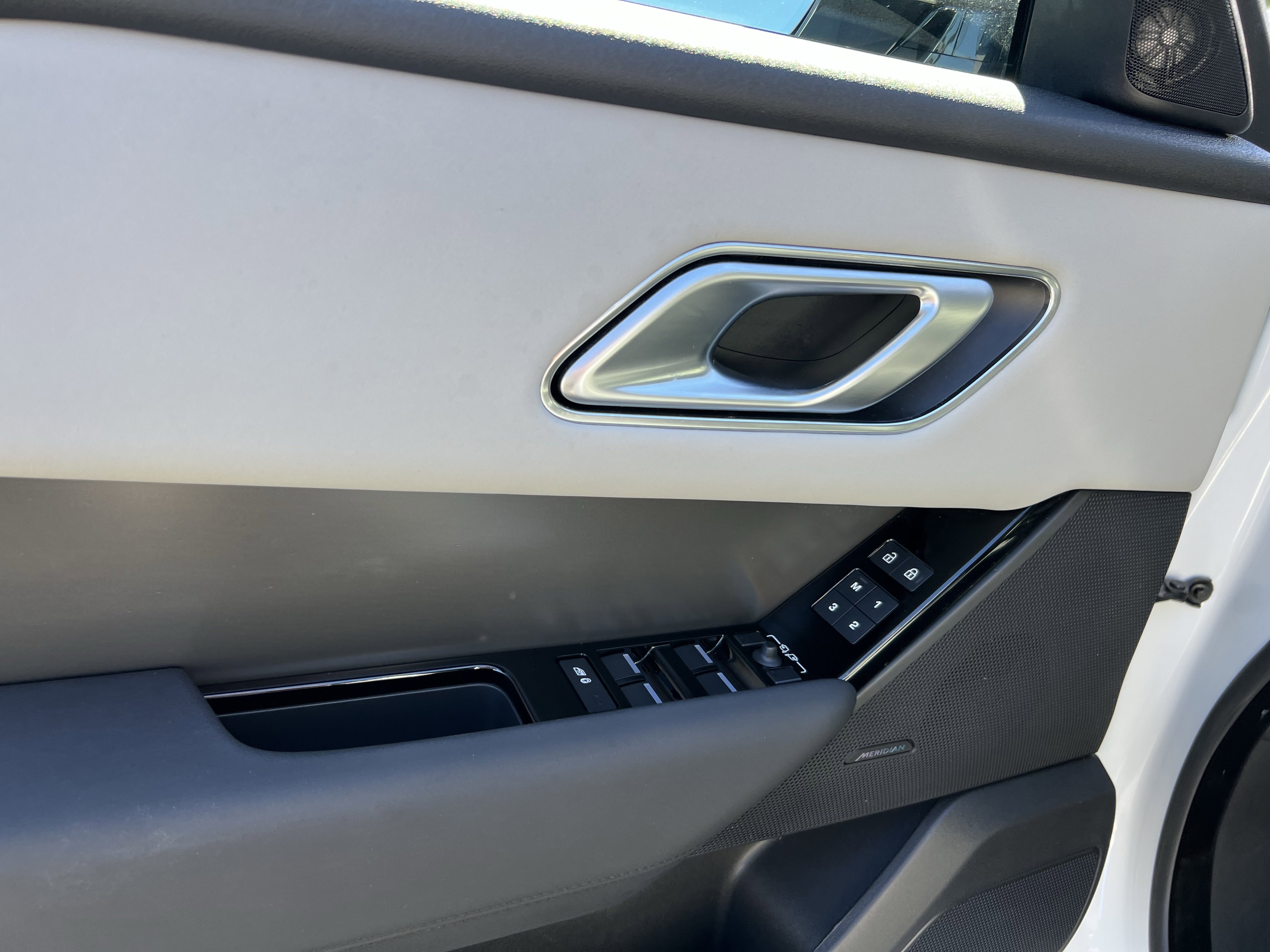 Used 2024 Land Rover Range Rover Velar Dynamic SE image 15