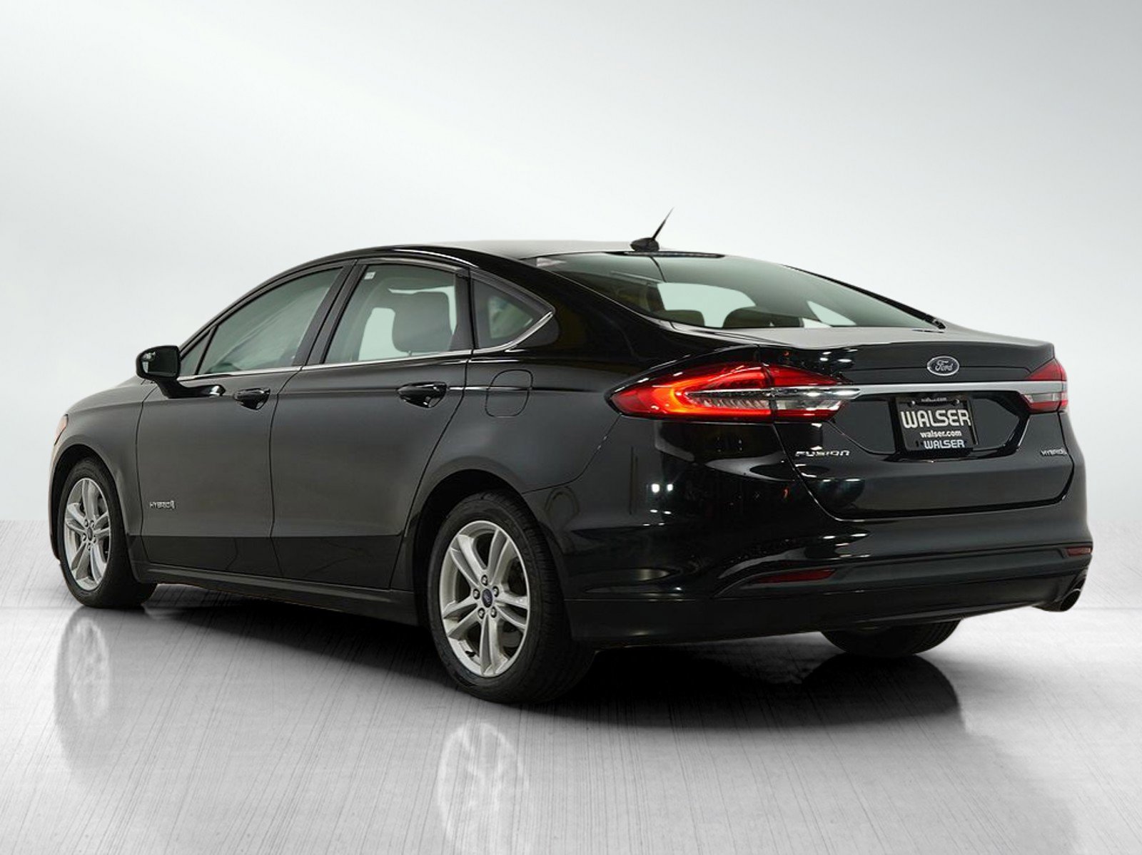 Used 2018 Ford Fusion S image 3
