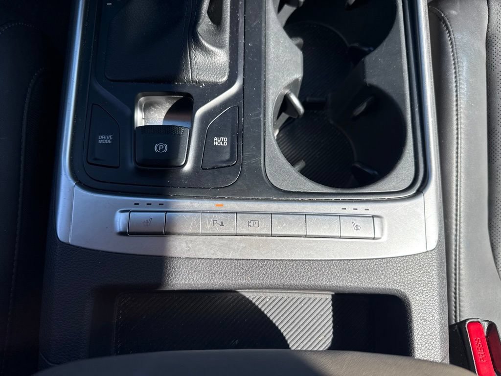 Used 2025 Kia Carnival FWD image 23