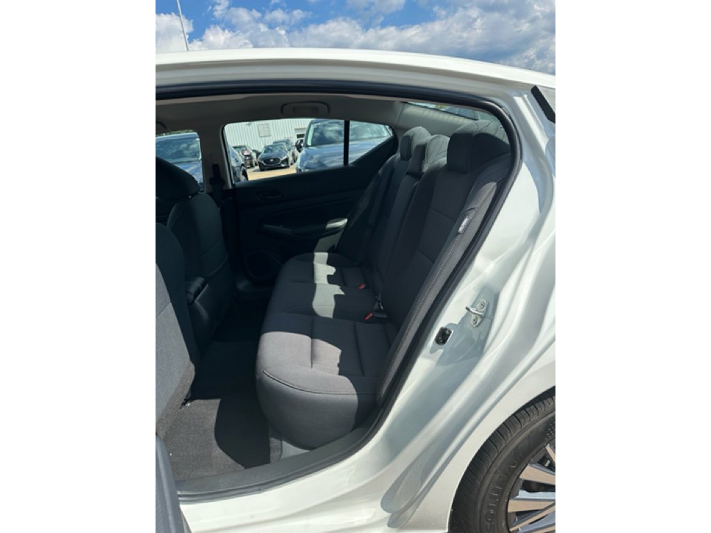 Used 2025 Nissan Altima 2.5 SV image 9