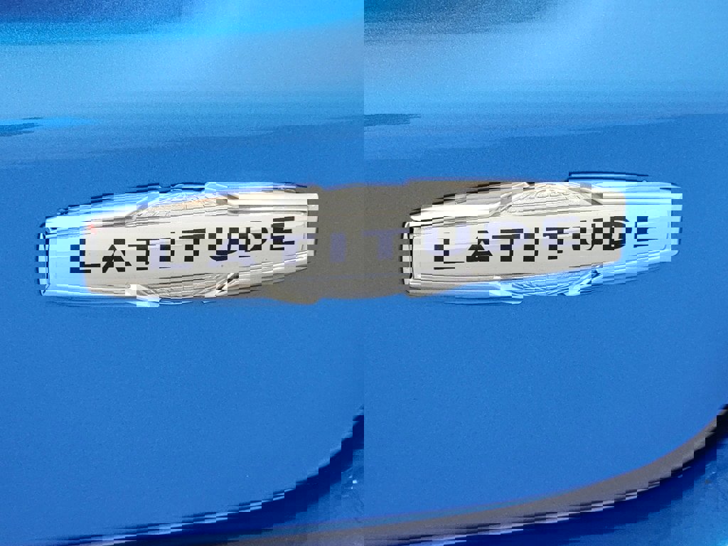 Used 2024 Jeep Compass Latitude image 10