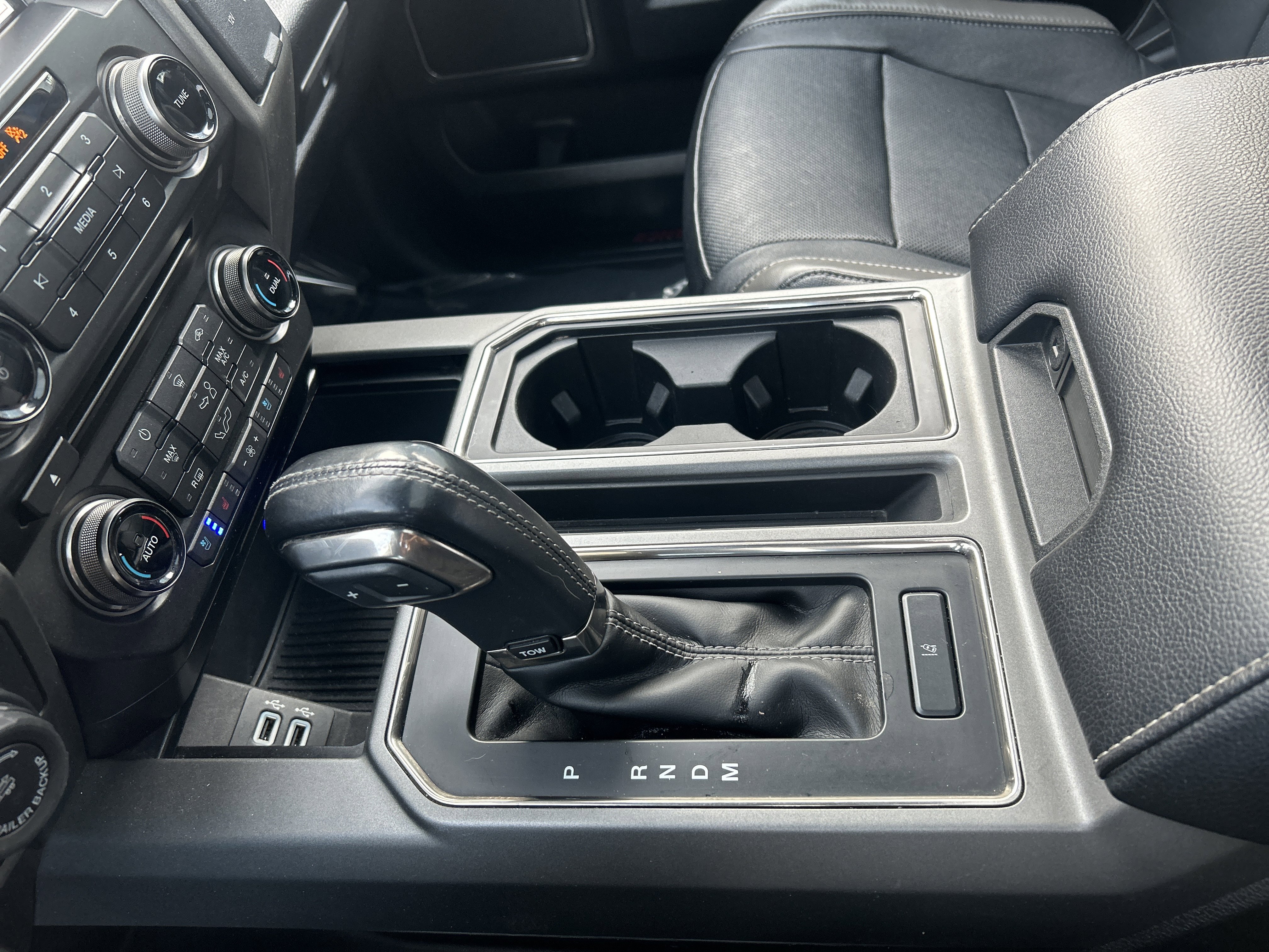 Used 2018 Ford F150 Raptor w/ Equipment Group 802A Luxury image 24