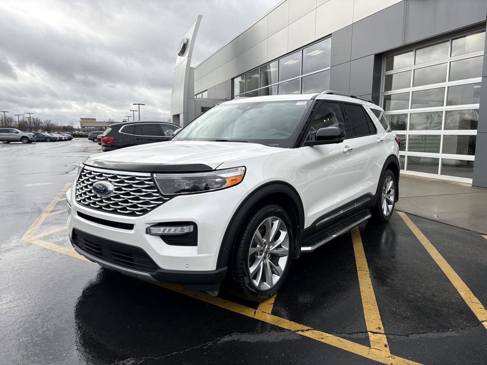 Used 2021 Ford Explorer Platinum image 3