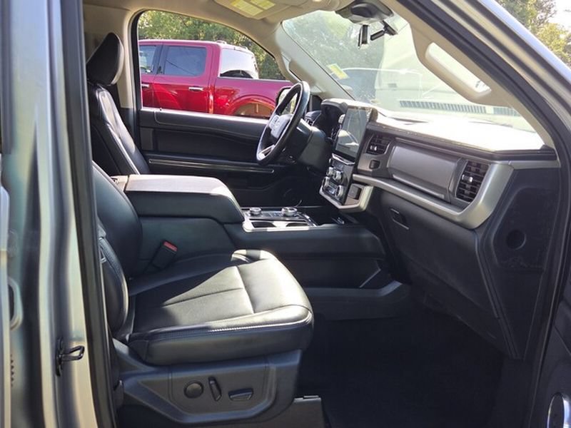 Used 2024 Ford Expedition XLT AWD/4WD image 17