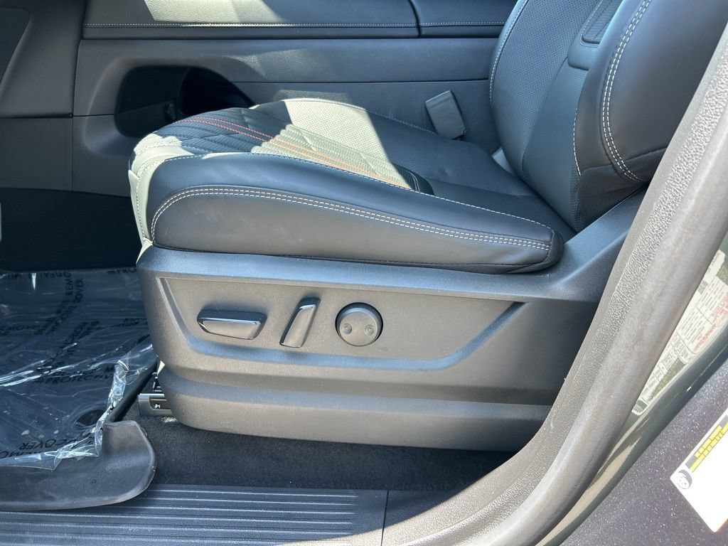 Certified 2025 Nissan Armada PRO-4X AWD/4WD image 18