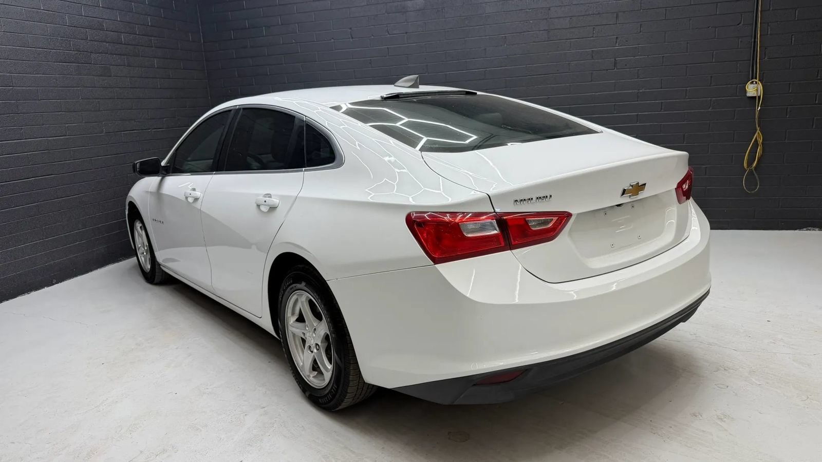 Used 2018 Chevrolet Malibu LS FWD image 3